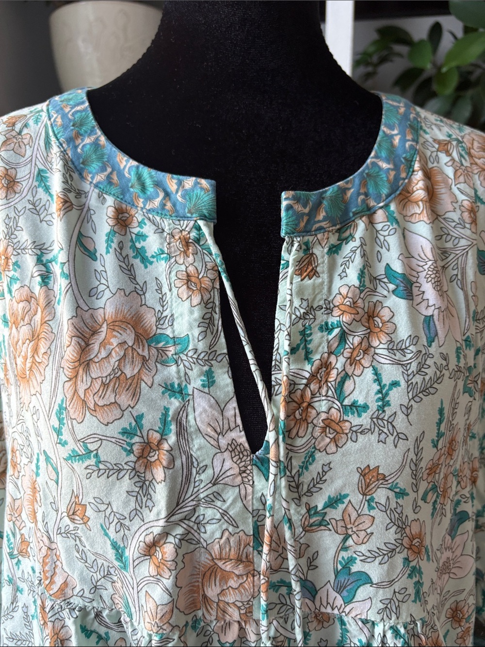 ESQUALO Cream Tunic with Teal and Tan Floral Design - Picture 4 of 6